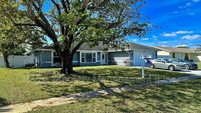 Building Photo - 126 La Mancha Ave