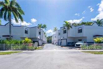 Building Photo - 2927 SW 18th Terrace