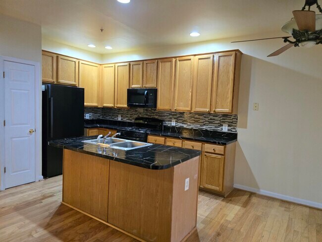 Foto del edificio - 8229 Shooting Star Ln