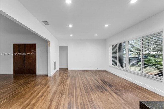 Building Photo - 3965 SW 60th Ct