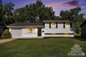 Building Photo - 806 SW Lea Dr