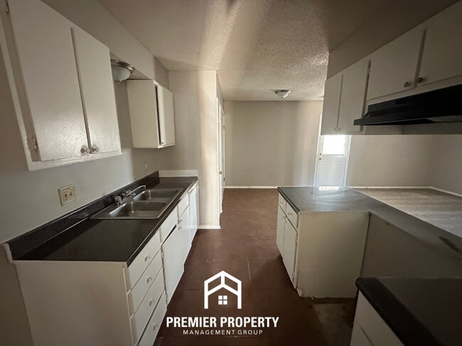 Foto del edificio - Charming 3BR Memphis Home with Garage, Open Kitchen & Fenced Backyard