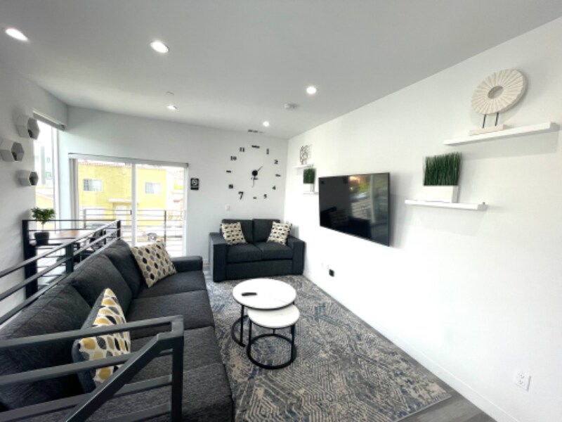Foto principal - 1849 S Longwood Ave