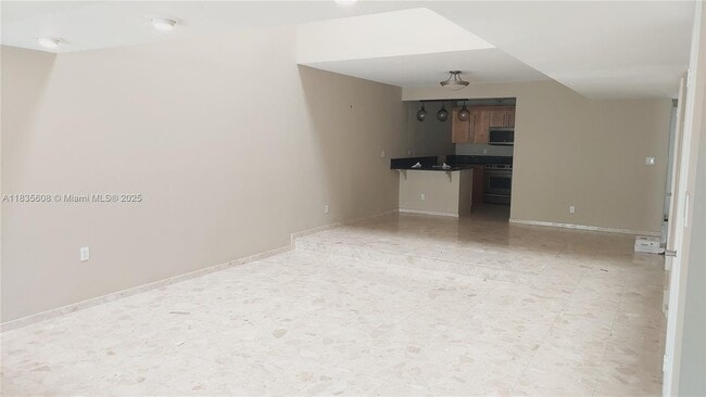 Building Photo - 350 Poinciana Island Dr