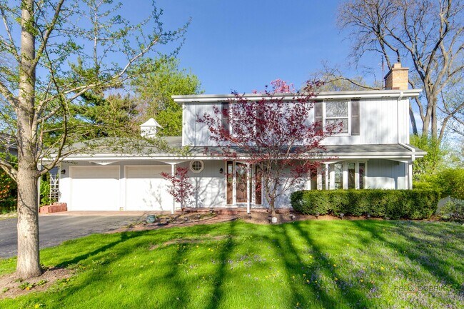 Foto del edificio - 813 Meadow Ln