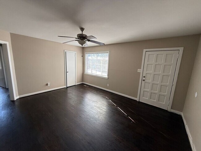 Building Photo - 1201 Linwood St