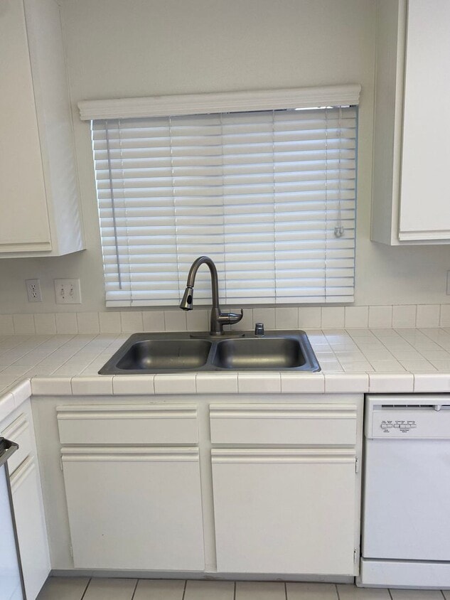 Building Photo - 1 Bedroom 1 Bathroom Available!