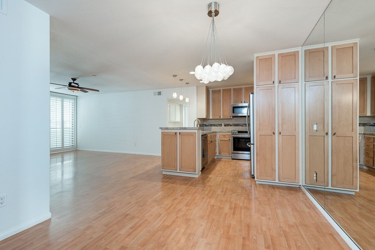 Primary Photo - Marina District 2 Bedroom at Marina Park! ...