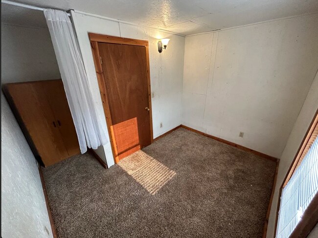 Foto del edificio - 2213 Sims Ave