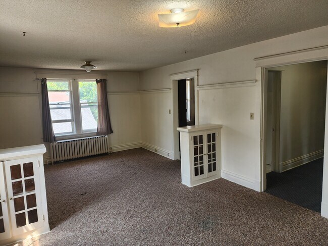 Foto del edificio - 1221 E 5th St