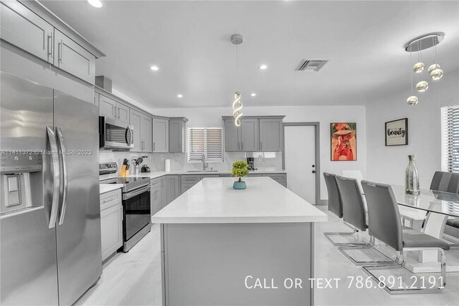 Foto del edificio - 2221 Charleston Street, Hollywood, FL 3302...
