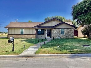 Building Photo - 776 Ponderosa Dr