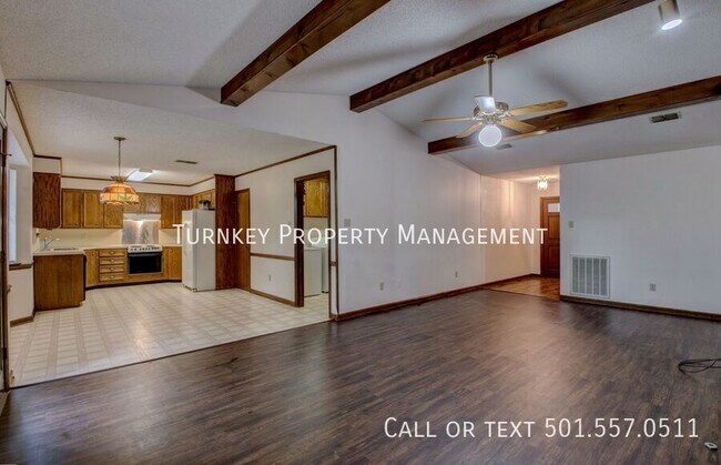 Foto del edificio - 811 Cedar Ridge Dr