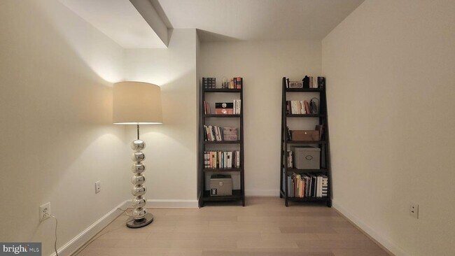Foto del edificio - 2451 Midtown Ave