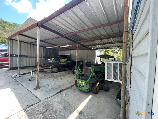 Building Photo - 1910 FM2673