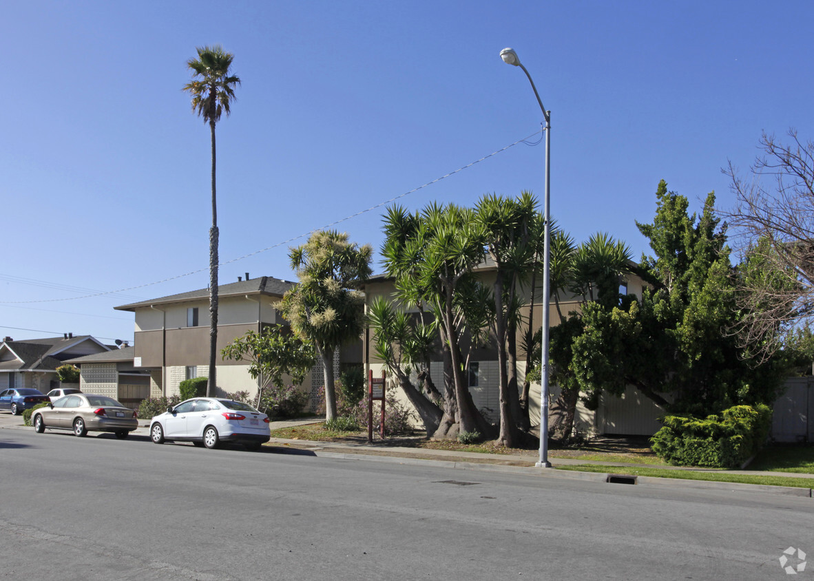 Building Photo - The Lanai Apartments