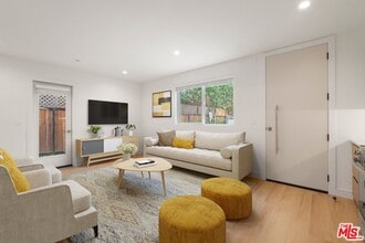 Building Photo - 11023 1/2 Blix St