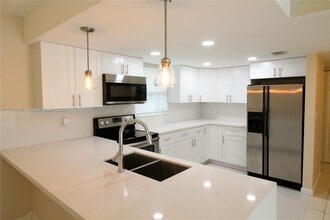 Building Photo - 9359 Fontainebleau Blvd