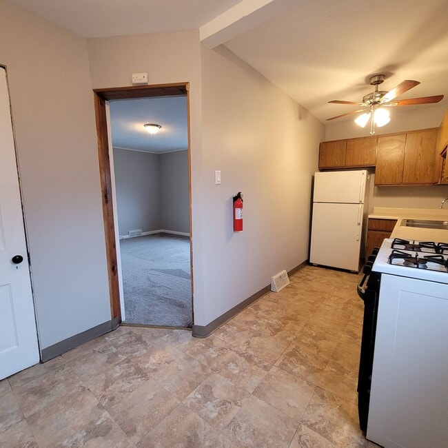 Building Photo - war27