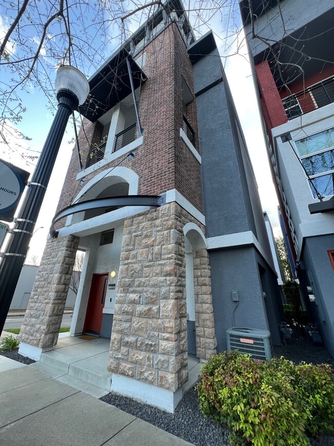 Building Photo - 1726 7th St