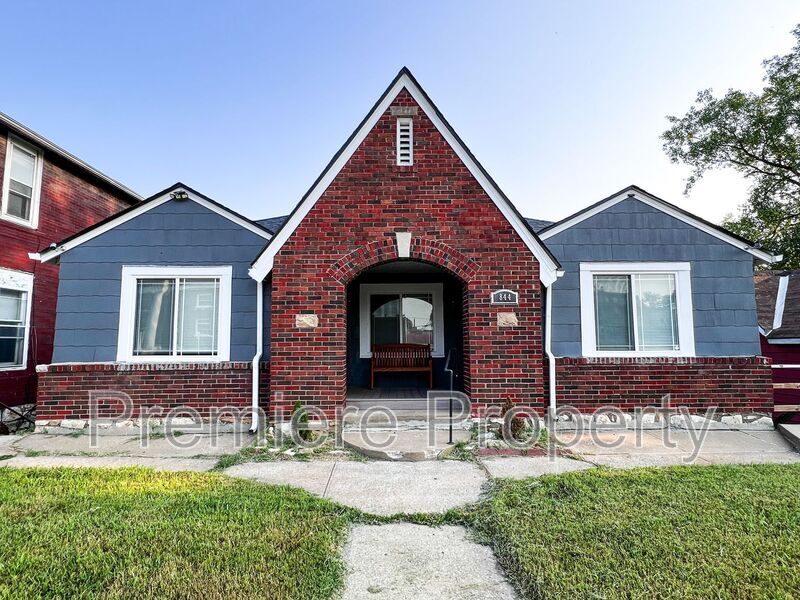 Primary Photo - 844 Washington Blvd