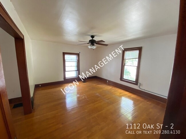 Building Photo - 1112 Oak St