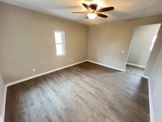 Building Photo - 3 Bed 2 Bath Springfield, Missouri