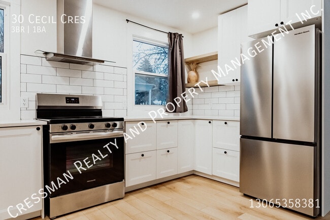 Building Photo - 3 Bed, 1 Bath FULL HOUSE W/ Garage & Carport located in Rosemont