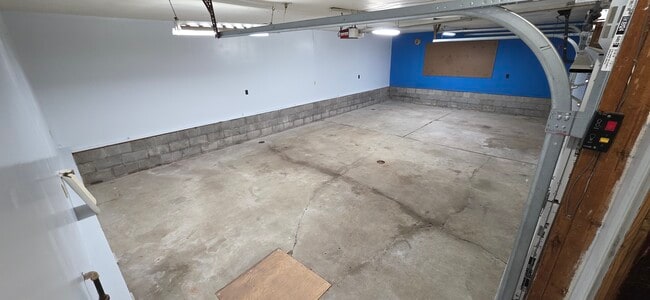 Garage - 8295 Limeridge Rd