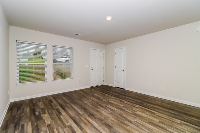Building Photo - 212 Grassy Meadow Ln, Statesville, NC