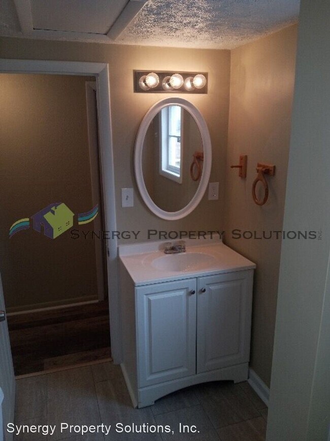 Building Photo - 2 br, 1 bath House - Saint Clair St. 393 R...