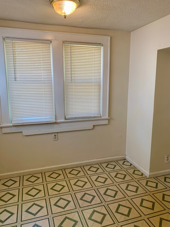 Building Photo - 1525 Miami Ct NE