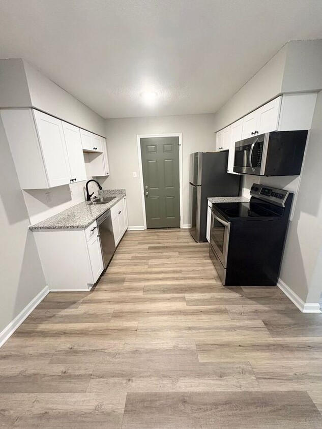 Steps from UofM & Highland Strip – First-F... - Steps from UofM & Highland Strip – First-F...