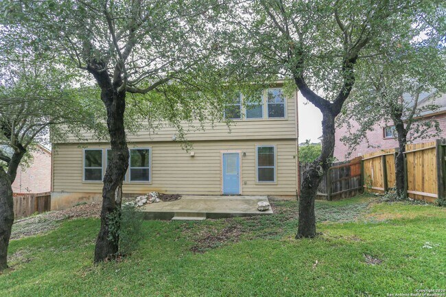 Building Photo - Spacious Stone Oak Beauty
