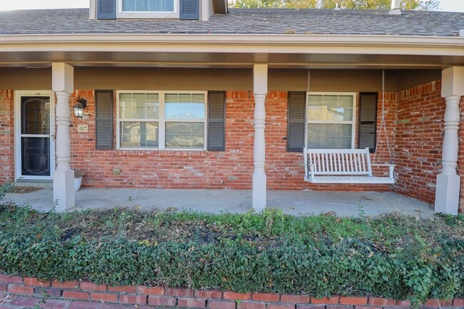 Building Photo - Available now! Amazing mid-town gem with granite and boxed beam ceilings.