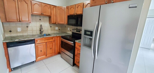 Foto del edificio - 4398 NE 15th Terrace