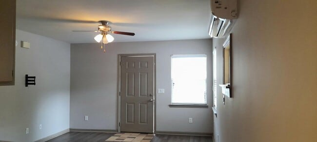 Foto del edificio - COMING  SOON - 2 Bedroom house located in ...