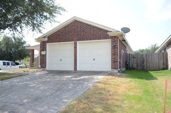 Building Photo - 17003 Lolly Ln