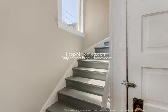 Photo - Charming Two-Bedroom Upper-Level Duplex in... Apartment