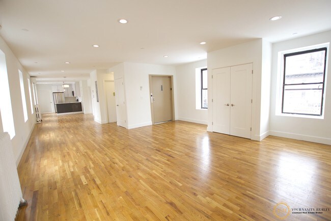 Building Photo - 43 2nd Ave