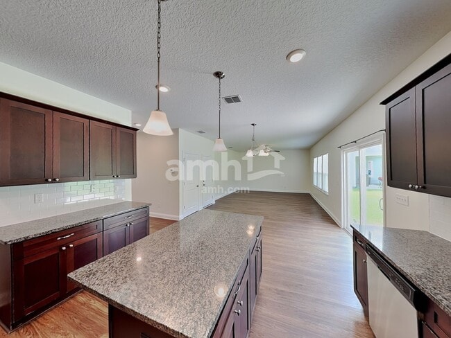 Building Photo - 901 Sunny Stroll Dr
