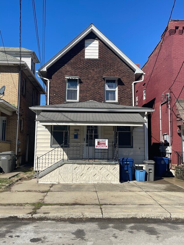 As big as a house! Lots of living space Townhouse for Rent in