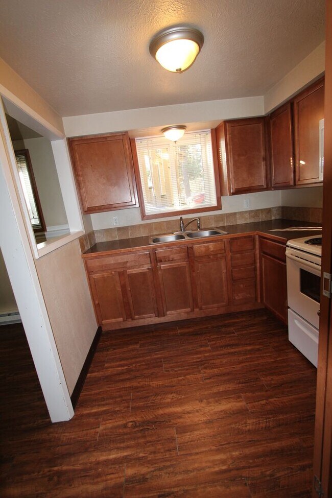 Building Photo - Great Spokane Valley Location-2 bed 1 bath...
