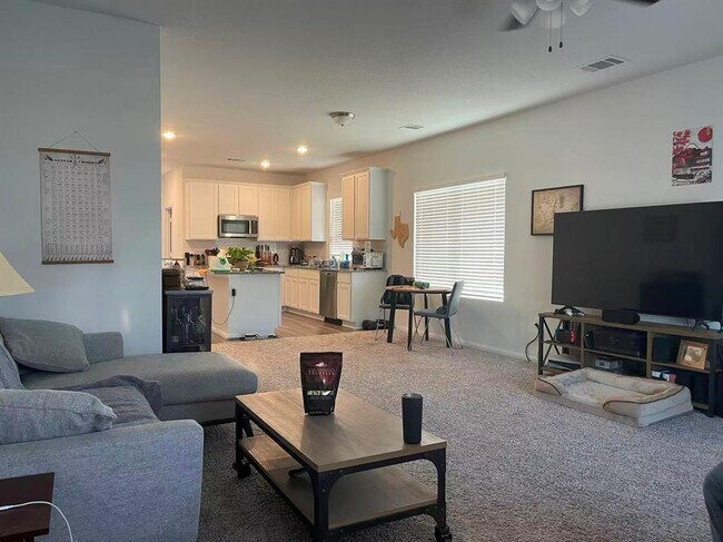 Foto del edificio - 141 Mammoth Dr