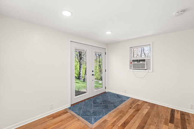 Building Photo - 1010 S Osage Dr