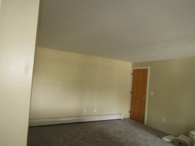 Foto del edificio - Plaistow Remodeled 2 Bedroom Condominium! ...