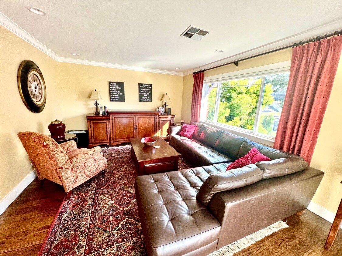 Foto principal - Charming 2 bed 1 bathroom unit in Pacific ...