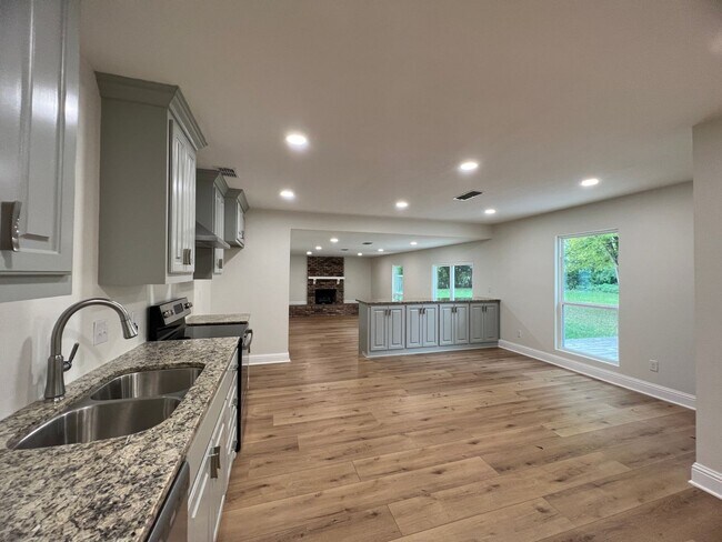 Foto del edificio - Large home in Airline School District... Close to Barksdale Air Force Base... BAFB