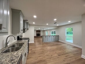 Building Photo - 222 Walnut Ln