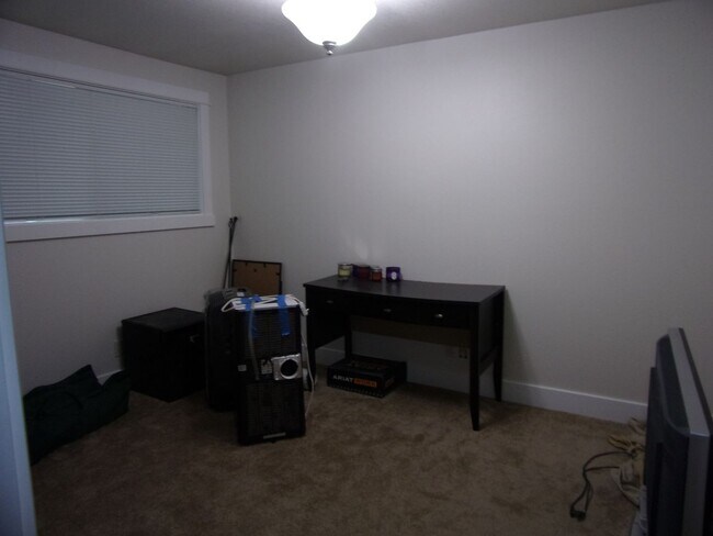 Foto del edificio - 1595-1595 NW Tyler Ave